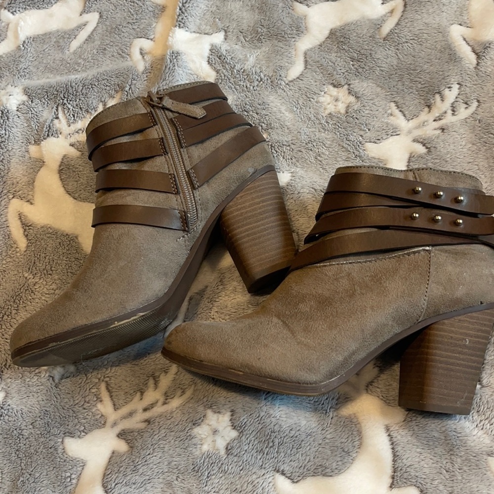 Boots size 7 1/2